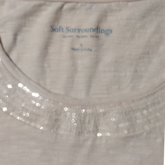 Very Light Pink Long Sleeve Top Soft Surroundings Size Small Detail Accent Neck - Picture 2 of 5